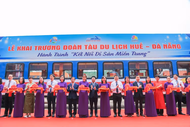 Lần đầu tiên đường sắt triển khai tàu du lịch kết nối di sản miền Trung