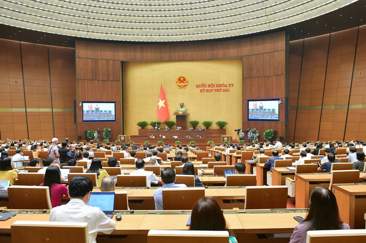 Quốc hội thảo luận tại hội trường về thực hiện Kế hoạch đầu tư công trung hạn