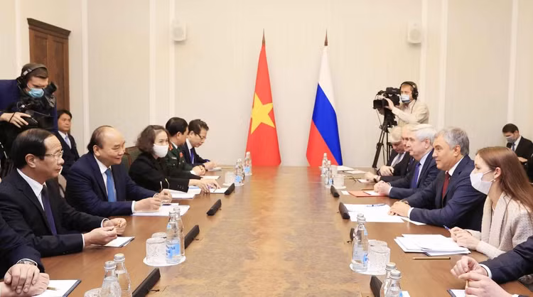 Chủ tịch nước Nguyễn Xuân Phúc hội kiến với Chủ tịch Duma Quốc gia (Hạ viện) Quốc hội Nga Vyacheslav Volodin.