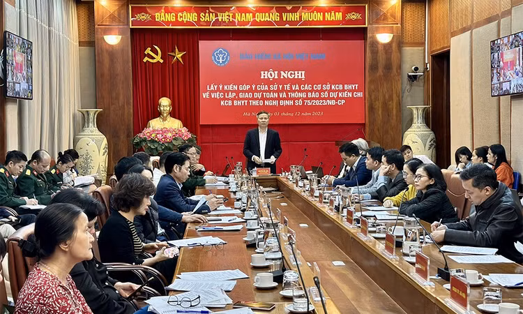 BHXH Việt Nam tổ chức hội nghị trực tuyến lấy ý kiến ngành y tế các địa phương về lập, giao dự toán KCB BHYT theo quy định mới.