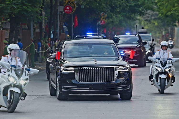 Đoàn xe chở Chủ tịch Trung Quốc Tập Cận Bình qua nút giao Nguyễn Thái Học - Chu Văn An năm 2023. Ảnh: Gia Chính