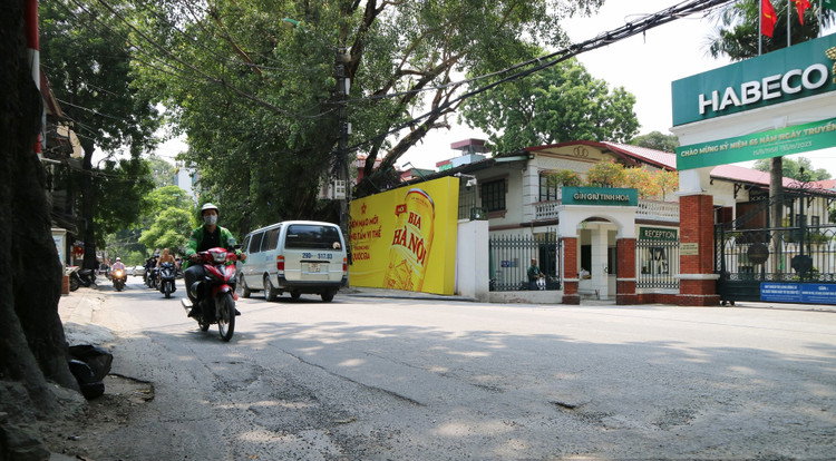 Từ ngày 20/4 đến 20/10, cấm xe ô tô khách từ 16 chỗ trở lên (trừ xe buýt, xe lực lượng vũ trang) hoạt động trên phố Hoàng Hoa Thám (theo chiều và đoạn từ Mai Xuân Thưởng đến Ngọc Hà). Ảnh minh họa