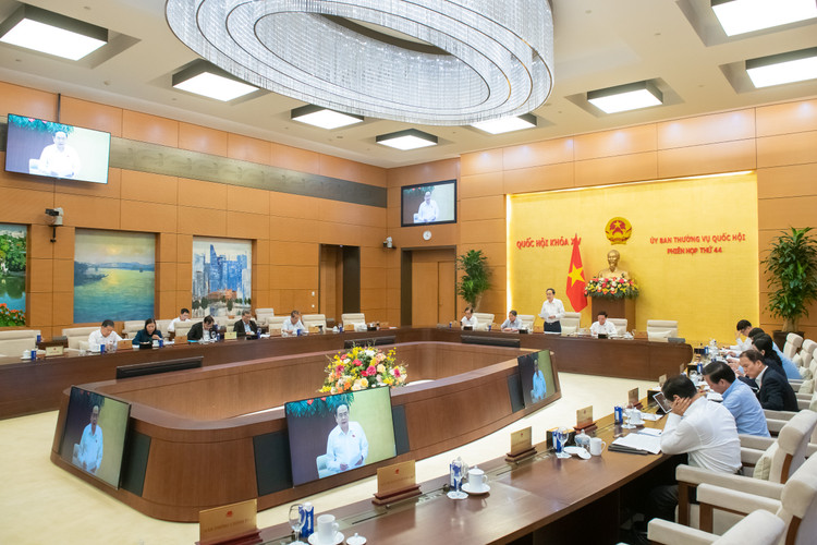 Nghị quyết của Ủy ban Thường vụ Quốc hội về sắp xếp đơn vị hành chính năm 2025 đã được Ủy ban Thường vụ Quốc hội thông qua tại Phiên họp thứ 44. Ảnh: Quốc hội