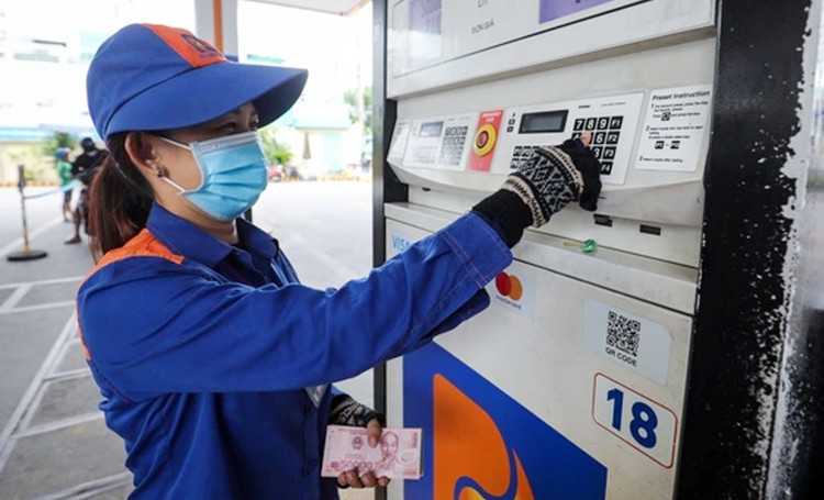 Chiều 10/4, giá xăng giảm gần 2.000 đồng/lít