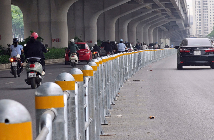 Từ ngày 4/7, Hà Nội điều chỉnh phân làn phương tiện giao thông trên đường Phạm Văn Đồng