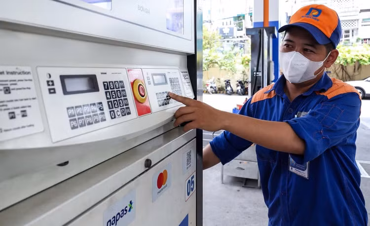 Chiều 3/7, giá xăng giảm hơn 1.200 đồng/lít