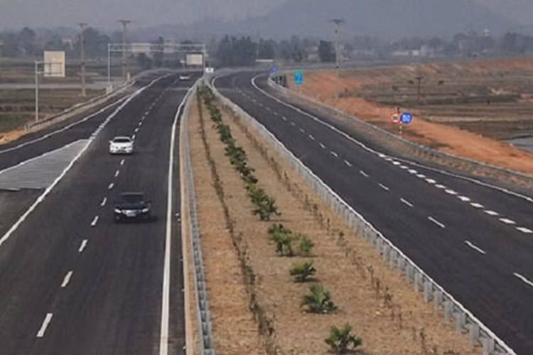 Bắc Kạn đầu tư tuyến đường hơn 2.300 tỉ đồng để phát triển du lịch.