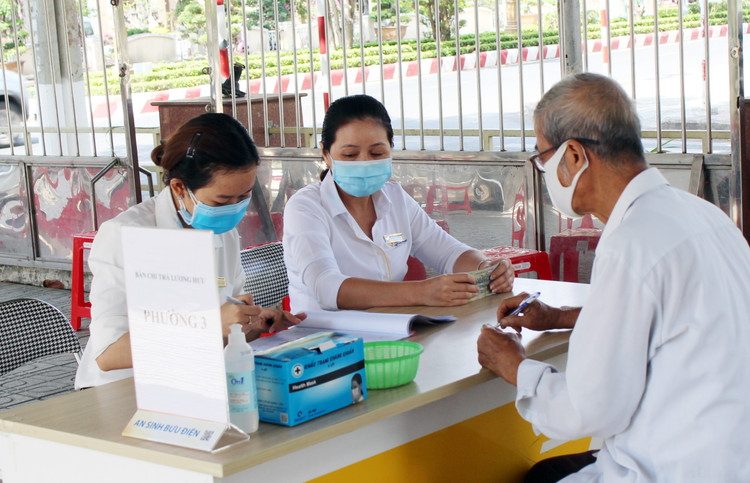 Tháng 7, Bưu điện đã thực hiện chi trả cho khoảng
3.181.000 người hưởng lương hưu, trợ cấp BHXH 