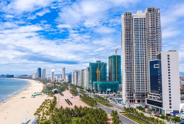 Theo vị chuyên gia, nếu “hợp thức hóa” các dự án condotel
thành nhà ở sẽ phá vỡ quy hoạch, làm gia tăng áp lực lên hệ thống hạ tầng đô thị.