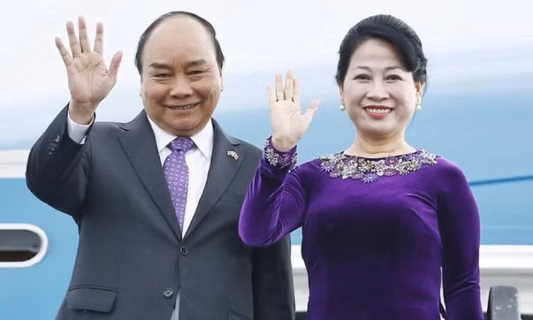 Chủ tịch nước Nguyễn Xuân Phúc và Phu nhân lên đường thăm cấp Nhà nước tới Cộng hòa Singapore. Ảnh: TTXVN