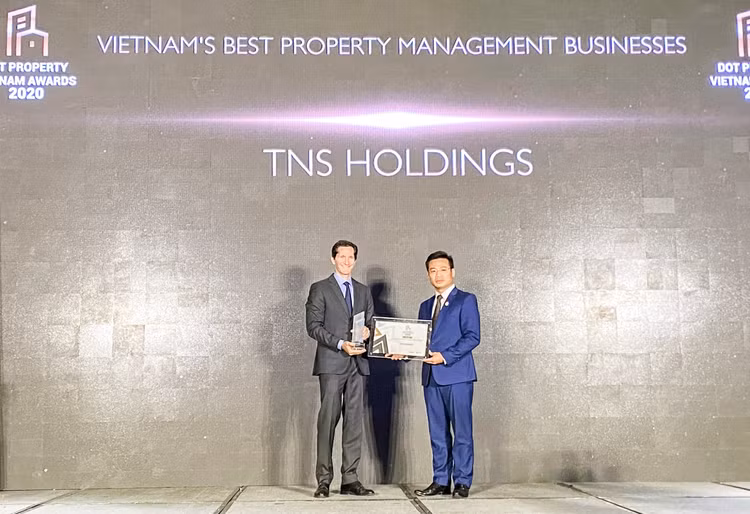 Ông Nguyễn Việt
Sơn, Tổng Giám đốc TNS Holdings nhận giải thưởng 