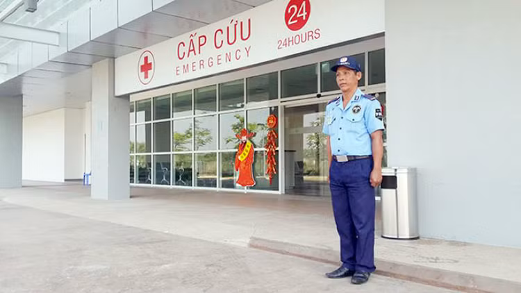 Từ ngày 30 đến 18/9/2023, Bệnh viện Tai Mũi Họng Trung ương (Hà Nội) phát hành HSMT Gói thầu Dịch vụ bảo vệ bệnh viện có giá dự toán 2,194 tỷ đồng. Ảnh chỉ mang tính minh họa. Nguồn Internet