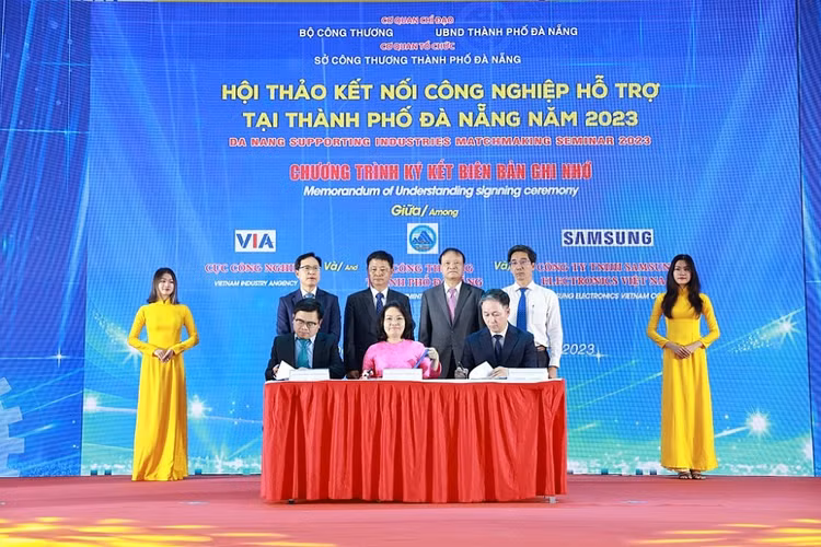 Lễ Ký kết Biên bản ghi nhớ Dự án hỗ trợ phát triển nhà máy thông minh tại TP Đà Nẵng và khu vực miền Trung.