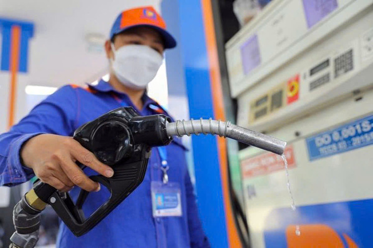 Chiều 3/4, giá xăng RON 95 lên sát 21.000 đồng/lít