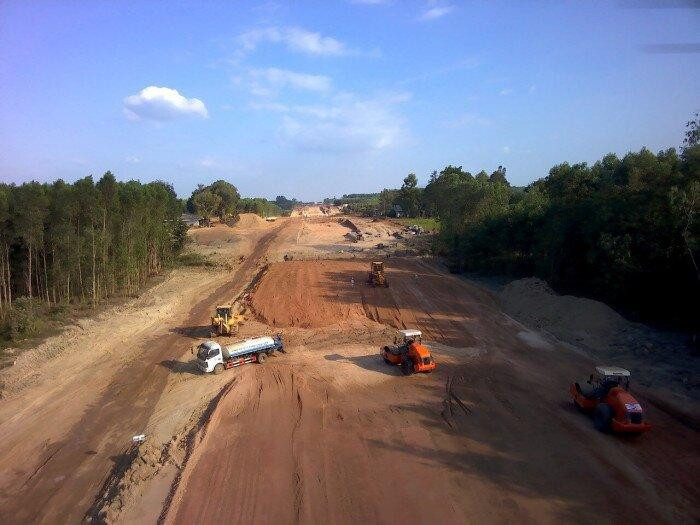 Thi công cao tốc Bắc - Nam đoạn Phan Thiết - Dầu Giây