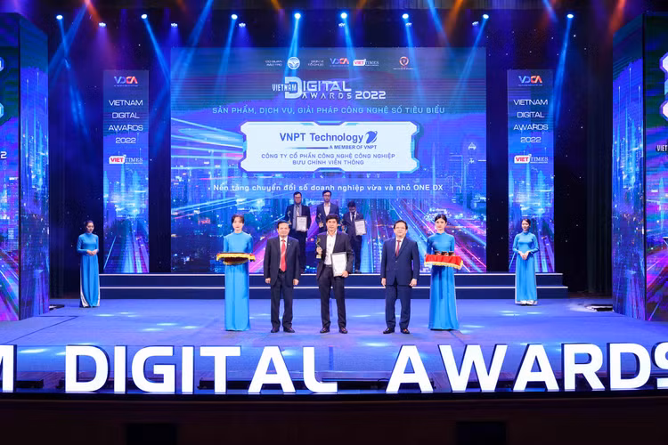 ONE DX nhận giải thưởng chuyển đổi số Việt Nam 202