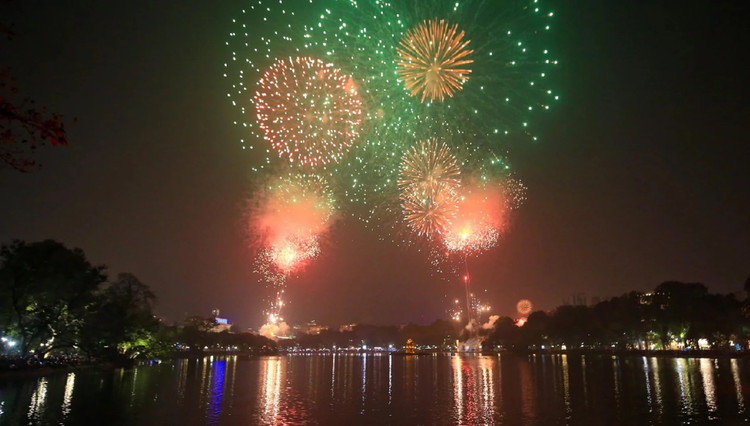 30 quận, huyện của TP. Hà Nội đều tổ chức bắn pháo hoa trong đêm giao thừa Tết âm lịch 2025