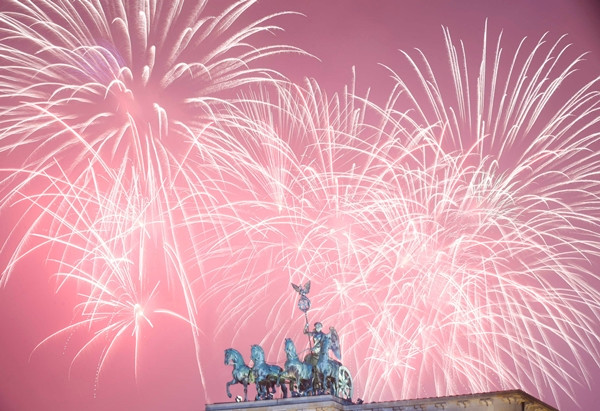 2015-12-31T231343Z-366303348-L-4711-6252