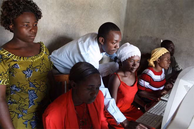 <b>1. Uganda</b><br><br>Có tới 28,1% dân số Uganda là doanh nhân. Công việc kinh doanh ở Uganda phát triển mạnh sau khi nước này thoát khỏi hàng thập kỷ nằm dưới chế độ độc tài. Hệ thống cáp quang phát triển đưa Internet tới những khu vực xa xôi đang giúp ích nhiều cho công việc doanh ở Uganda.