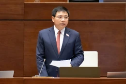 Bộ trưởng Bộ Tài chính Nguyễn Văn Thắng giải trình và làm rõ tại hội trường 