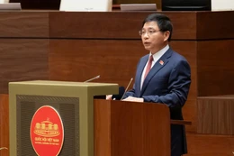 Bộ trưởng Bộ Tài chính Nguyễn Văn Thắng trình bày tại hội trường