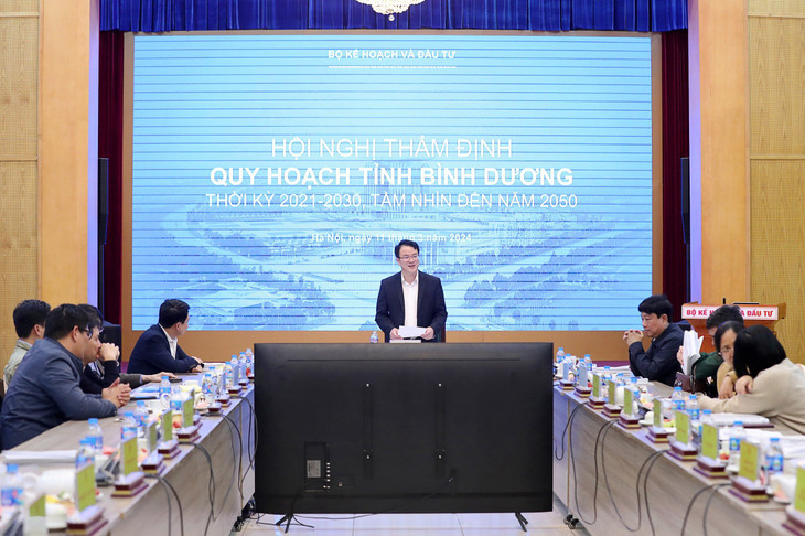 Thứ trưởng Trần Quốc Phương phát biểu tại Phiên họp. Ảnh: Đức Trung