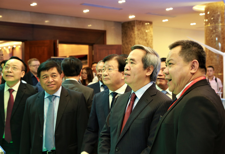 Lãnh đạo Đảng, Nhà nước tham quan một số gian hàng, triển lãm về năng lượng Lãnh đạo Đảng, Nhà nước tham quan một số gian hàng, triển lãm về năng lượng