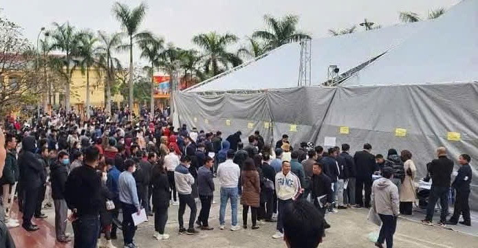 Hơn 4000 khách hàng tham gia đấu giá 273 lô đất tại thị trấn Ân Thi. Ảnh: Công ty Đấu giá hợp danh Lạc Việt