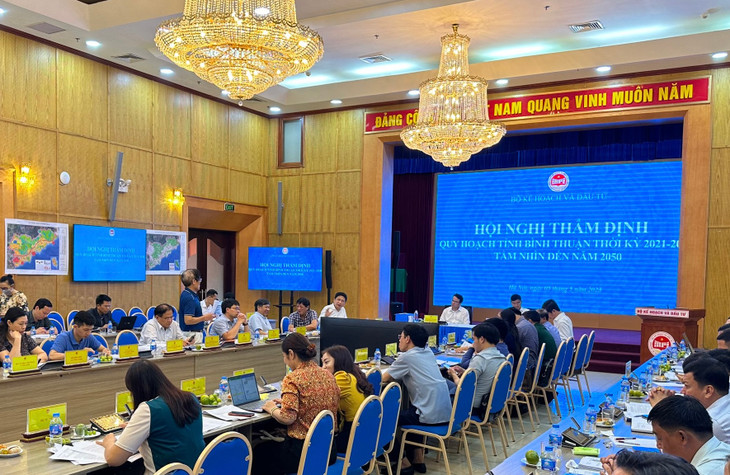 Các thành viên Hội đồng thẩm định quy hoạch tỉnh cho ý kiến đối với Dự thảo Quy hoạch tỉnh Bình Thuận