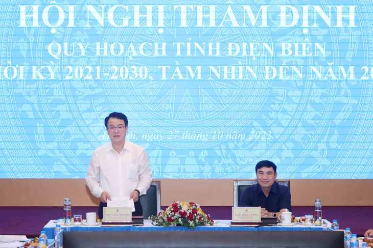 Thứ trưởng Bộ Kế hoạch và Đầu tư Trần Quốc Phương chủ trì Phiên họp thẩm định. Ảnh Đức Trung