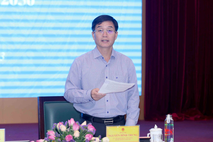 Bí thư Tỉnh ủy Đắk Lắk Nguyễn Đình Trung phát biểu tại Phiên họp. Ảnh: Đức Trung