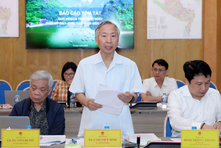 Theo TS. Cao Viết Sinh, Ninh Bình có nhiều tiềm năng du lịch và xác định du lịch là ngành kinh tế mũi nhọn thì cần phân tích sâu hơn những điểm nghẽn cần giải quyết để phát huy lợi thế này hơn nữa (Ảnh Đức Trung)
