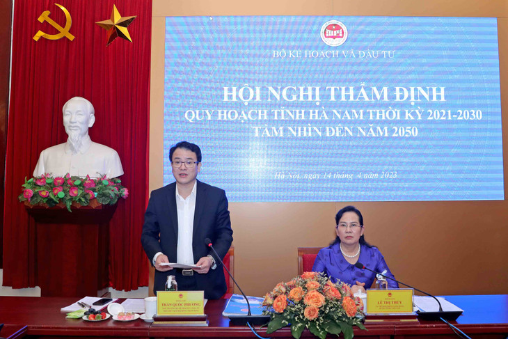 Thứ trưởng Bộ Kế hoạch và Đầu tư, Phó Chủ tịch Hội đồng Thẩm định quy hoạch tỉnh Trần Quốc Phương phát biểu tại Hội nghị. Ảnh: Đức Trung Thứ trưởng Bộ Kế hoạch và Đầu tư, Phó Chủ tịch Hội đồng Thẩm định quy hoạch tỉnh Trần Quốc Phương phát biểu tại Hội nghị. Ảnh: Đức Trung