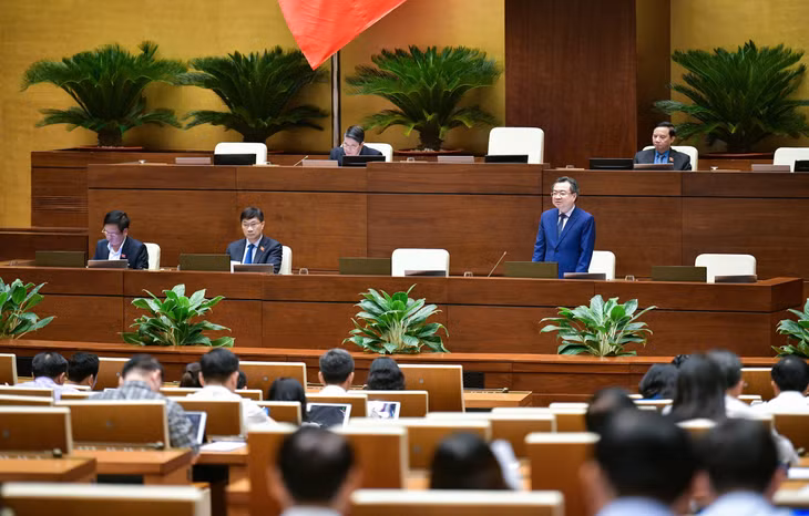 Bộ trưởng Bộ Xây dựng Nguyễn Thanh Nghị giải trình, làm rõ vấn đề tại phiên thảo luận