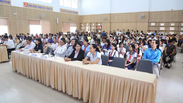 Cuộc thi vẽ tranh với chủ đề “Vẽ nước – Vẽ tương lai xanh” là một trong những hoạt động truyền thông thường niên của SAWACO