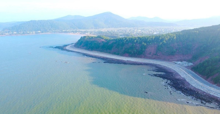 Tuyến đường ven biển nối Thanh Hóa – Nghệ An – Hà Tĩnh đi qua các huyện thị của tỉnh Nghệ An gồm: Thị xã Hoàng Mai, huyện Quỳnh Lưu, Diễn Châu, Nghi Lộc và thị xã Cửa Lò