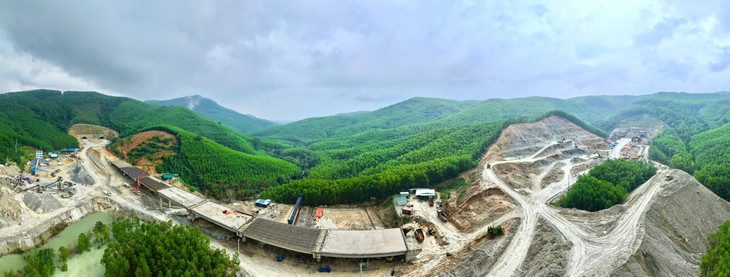 Công trường hầm số 3 và cầu dẫn