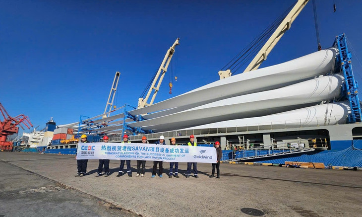 Sải cánh khổng lồ được nhập về phục vụ lắp dựng trụ điện tại dự án điện gió