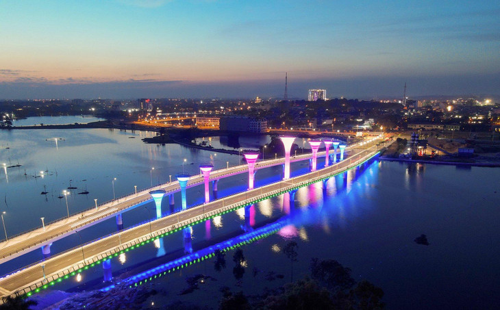 Dự án Cầu Đầm Vạc có tổng mức đầu tư hơn 612 tỷ đồng, nối bán đảo phía Nam với trung tâm TP. Vĩnh Yên, tỉnh Vĩnh Phúc. Ảnh: Đức Hiển Dự án Cầu Đầm Vạc có tổng mức đầu tư hơn 612 tỷ đồng, nối bán đảo phía Nam với trung tâm TP. Vĩnh Yên, tỉnh Vĩnh Phúc. Ảnh: Đức Hiển