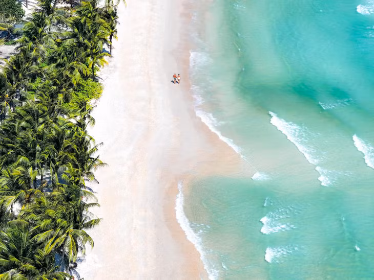 Bãi Kem - một trong những bãi biển đẹp nhất hành tinh ở Phú Quốc quy tụ nhiều thương hiệu nghỉ dưỡng đẳng cấp hàng đầu thế giới