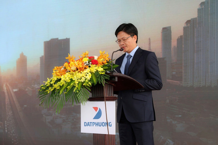 Đại diện CTCP Kính Đạt Phương - công ty đảm nhiệm triển khai và vận hành nhà máy kính của Tập đoàn Đạt Phương - báo cáo triển khai dự án Đại diện CTCP Kính Đạt Phương - công ty đảm nhiệm triển khai và vận hành nhà máy kính của Tập đoàn Đạt Phương - báo cáo triển khai dự án