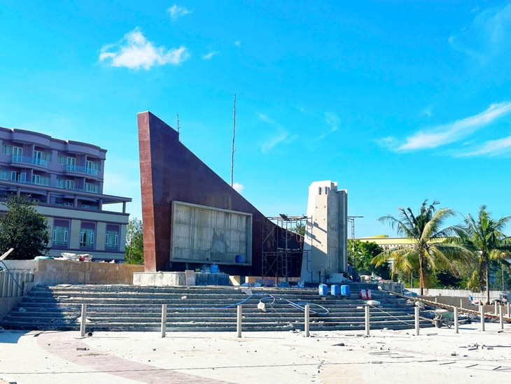 Hạng mục Bia chiến thắng đang trong thời gian xây dựng