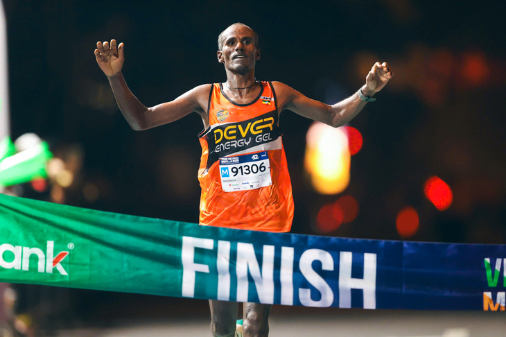 Wendwesen Tilahun Damte giành vô địch cự ly 42 km nam