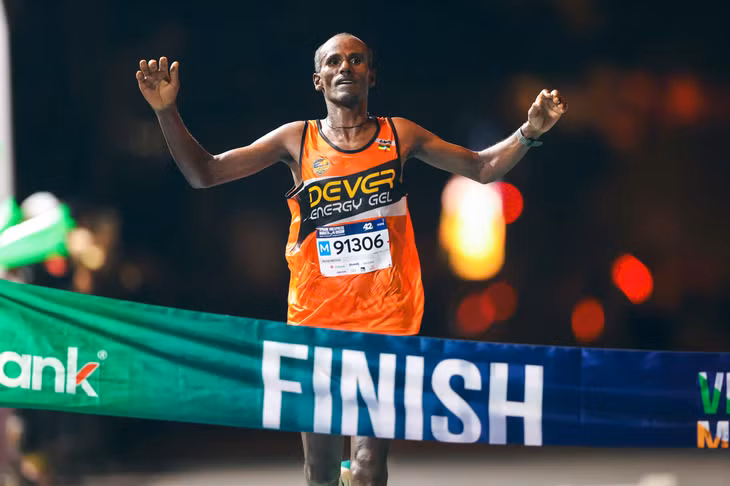 Wendwesen Tilahun Damte giành vô địch cự ly 42 km nam