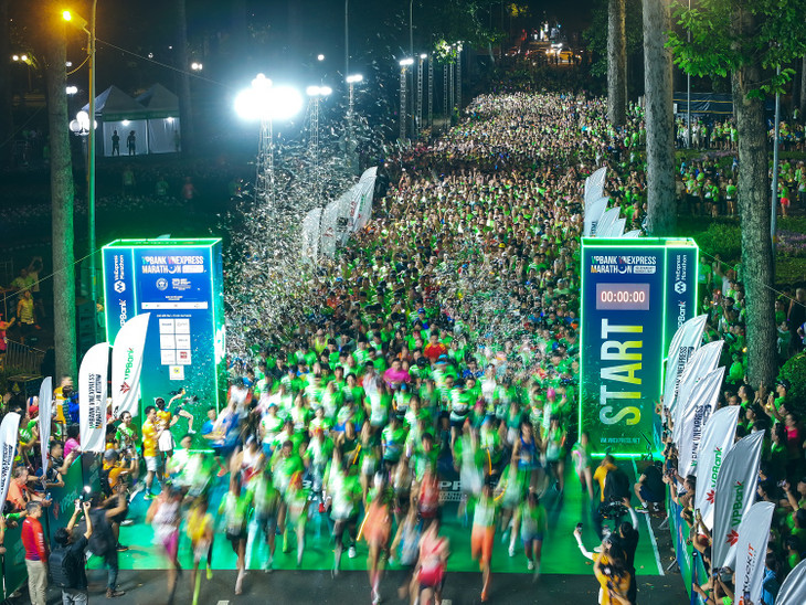 Các vận động viên hào hứng, tràn năng lượng ở vạch xuất phát