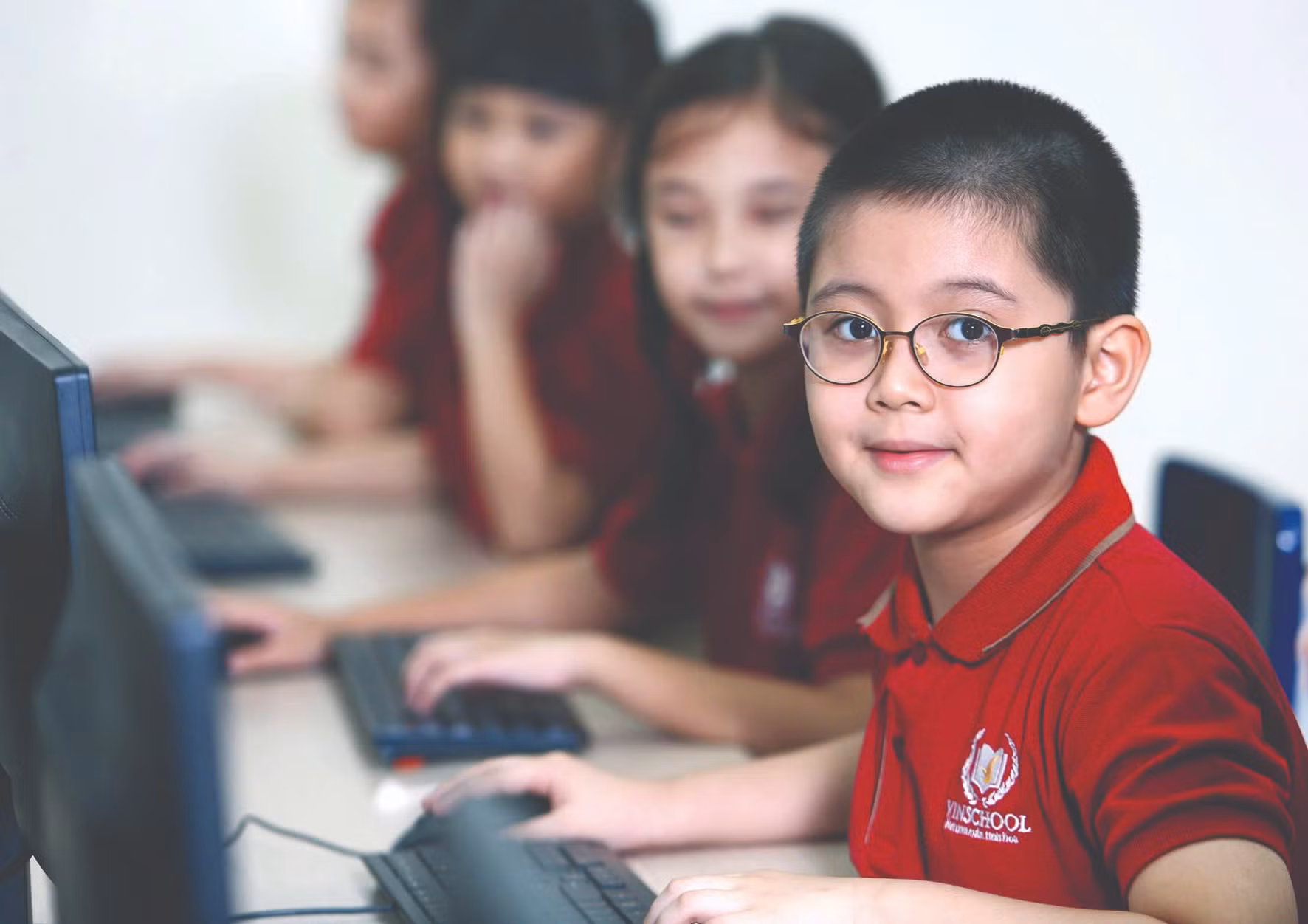 Mọi chủ trương, chính sách đều phải xuất phát từ cuộc sống, nguyện vọng, quyền và lợi ích chính đáng của Nhân dân; lấy hạnh phúc và ấm no của Nhân dân là mục tiêu phấn đấu