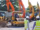 Chủ động kiểm soát công tác tuyển dụng nhân sự và thuê máy móc, thiết bị sẽ giúp nhà thầu hạn chế rủi ro. Ảnh: Tiên Giang