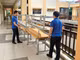 Đối với hàng hóa thông dụng, không đòi hỏi nhân sự thực hiện dịch vụ liên quan phải có trình độ cao thì không yêu cầu về nhân sự chủ chốt. Ảnh: Thanh Phong