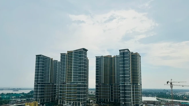 Dòng tiền đang tập trung vào những "gã khổng lồ" đủ sức định hình lại diện mạo đô thị sau làn sóng sáp nhập đơn vị hành chính và thay đổi khung pháp lý. Ảnh: Bảo An.