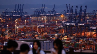 IMF nâng dự báo tăng trưởng toàn cầu 2026